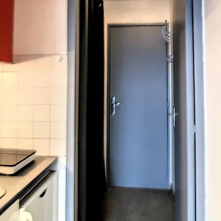 Apartment Renove Au Pied Des Pistes Avec Balcon, Wifi Gratuit Et Acces Piscine - Fr-1-267-219 *